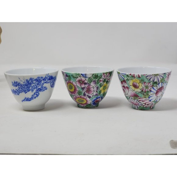 Vintage Hand‎ Painted Chinese Sake/Tea Cup Floral Print Bottom Stamped - Picture 1 of 11